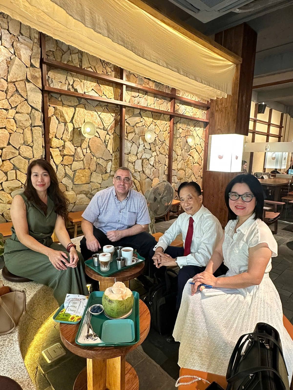 Phía sau lớp kính Livebank và "thuật toán nhân sinh" của TPBank. Với nhiều năm nghề, được may mắn làm  ...