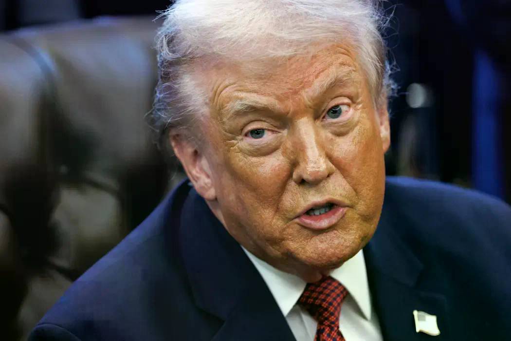 Mỹ không kích Iran, ông Trump tuyên bố sẽ “giám sát” eo biển Hormuz