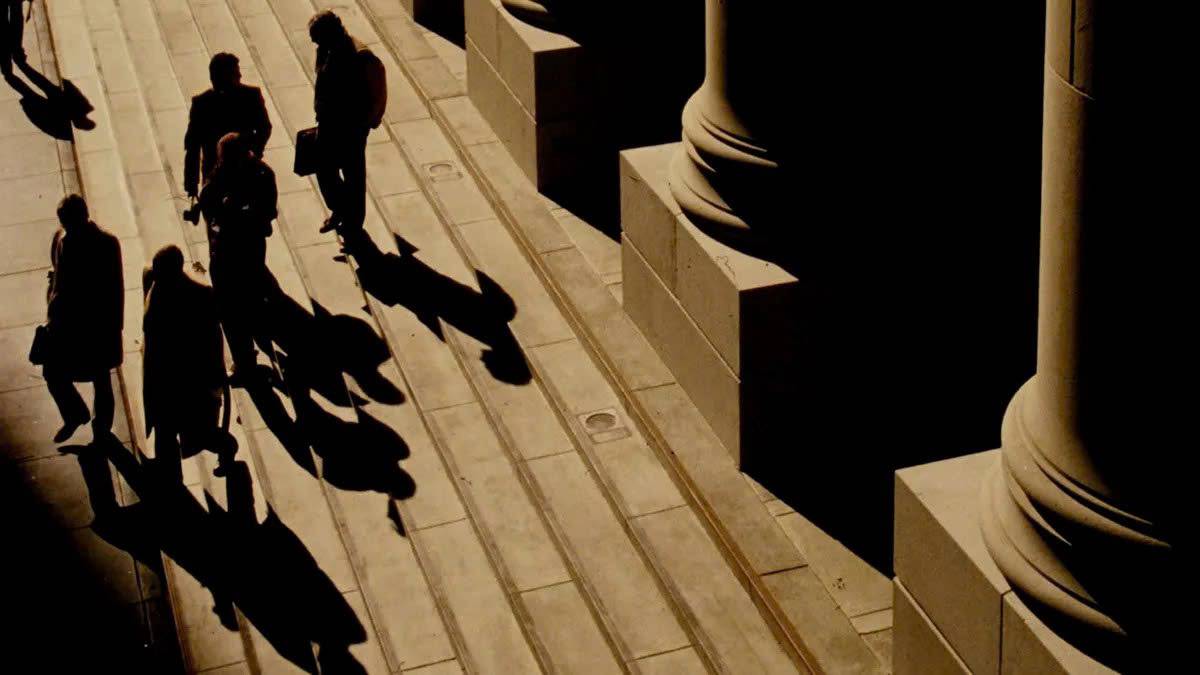 Shadow Banking - khi "bóng tối" trở thành ánh sáng: bài học từ quốc tế và cơ hội trước khi bị tuýt còi