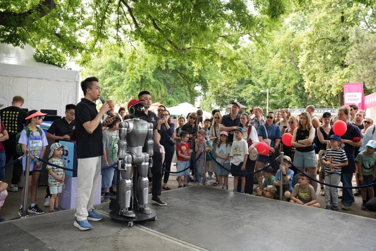 Vindynamics lần đầu ra mắt robot hình người tại hai sự kiện công nghệ hàng đầu thế giới.