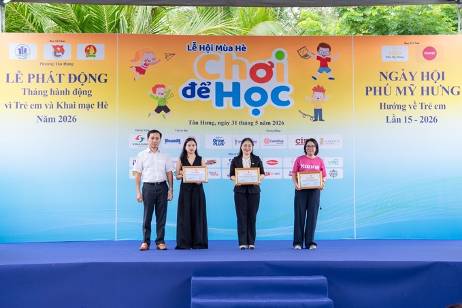 Vinamilk cùng trẻ em tận hưởng ngày hội mùa hè tại Phú Mỹ Hưng
