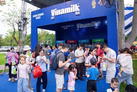 Vinamilk cùng trẻ em tận hưởng ngày hội mùa hè tại Phú Mỹ Hưng