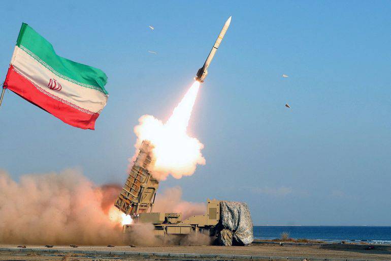 Giá dầu tăng mạnh sau khi Israel tấn công Iran, rủi ro địa chính trị nóng trở lại