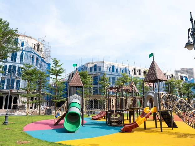 Dự án nhà phố hàng hiệu của Sunshine Group tăng tốc về đích, gần 1.300 căn đã cất nóc. Tâm điểm chú  ...
