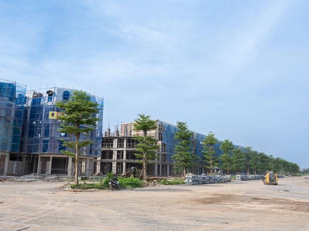 Dự án nhà phố hàng hiệu của Sunshine Group tăng tốc về đích, gần 1.300 căn đã cất nóc. Tâm điểm chú  ...