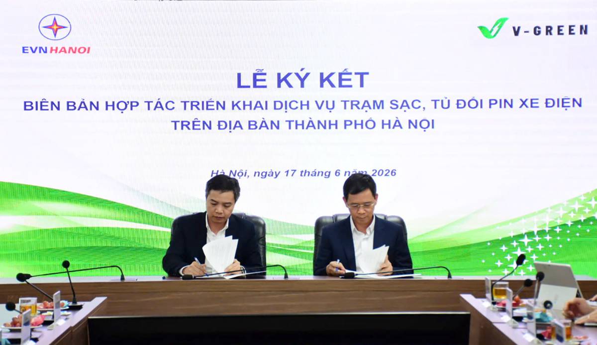 V-Green hợp tác EVNHANOI triển khai 10.000 tủ đổi pin xe máy điện
