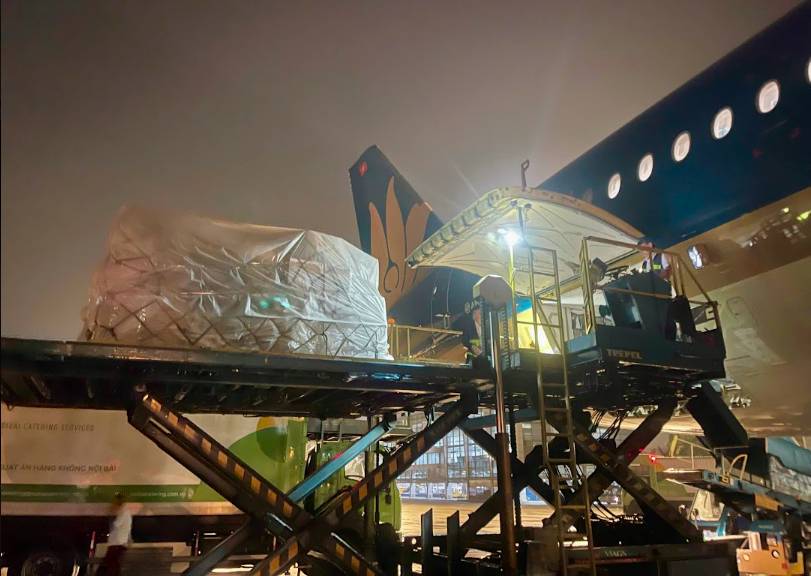 Vietnam Airlines đưa 124 cán bộ, chiến sĩ cùng 25 tấn trang thiết bị, hàng hóa hỗ trợ tới Venezuela