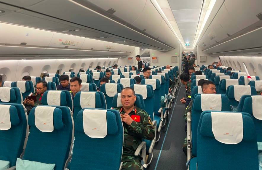 Vietnam Airlines đưa 124 cán bộ, chiến sĩ cùng 25 tấn trang thiết bị, hàng hóa hỗ trợ tới Venezuela