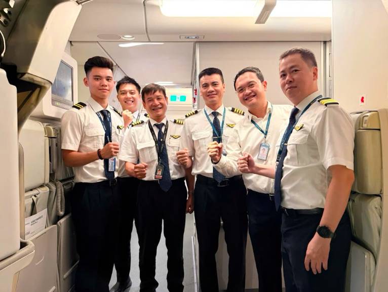 Vietnam Airlines đưa 124 cán bộ, chiến sĩ cùng 25 tấn trang thiết bị, hàng hóa hỗ trợ tới Venezuela