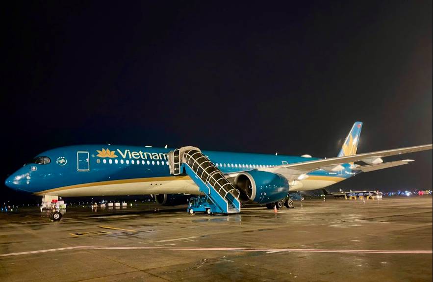 Vietnam Airlines đưa 124 cán bộ, chiến sĩ cùng 25 tấn trang thiết bị, hàng hóa hỗ trợ tới Venezuela