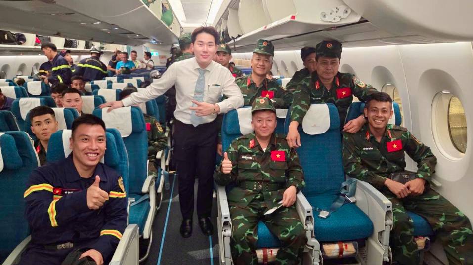 Vietnam Airlines đưa 124 cán bộ, chiến sĩ cùng 25 tấn trang thiết bị, hàng hóa hỗ trợ tới Venezuela
