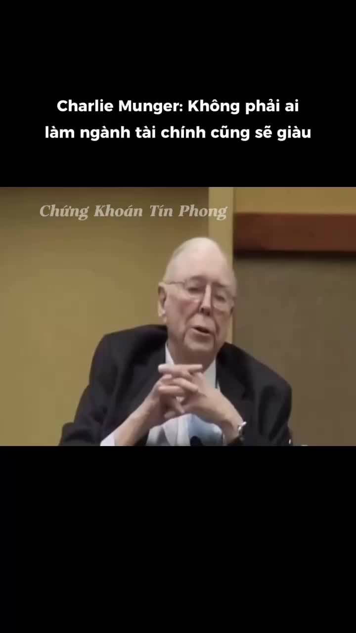 Charlie Munger: “Không phải ai làm tài chính cũng sẽ giàu”

Charlie Munger cho rằng ngày càng có nhiều người muốn làm giàu từ ngành tài chính, nhưng thực tế chỉ một số rất ít có thể thành công lâu dài. Theo ông, những người có lợi thế thật sự thường không phải kiểu quá hào nhoáng hay giỏi ăn nói, mà là những người kiên nhẫn, lý trí, sống trong khả năng tài chính của mình và biết nắm bắt cơ hội khi nó xuất hiện.