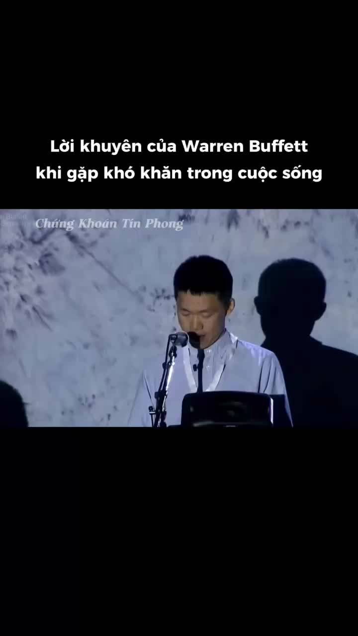 Lời khuyên của Warren Buffett khi gặp khó khăn trong cuộc sống

Warren Buffett cho rằng trong cuộc sống, ai mà chẳng có lúc gặp khó khăn, đó là một phần của cuộc sống, là điều không thể tránh khỏi. Có người gặp nhiều may mắn, có người trải qua những biến cố rất lớn, nhưng điều quan trọng là đừng chỉ nhìn vào những điều tồi tệ.

Theo ông, chúng ta thực ra đã rất may mắn khi được sinh ra ở thời điểm hiện tại - một thời đại có quá nhiều điều tốt đẹp so với hàng trăm hay hàng nghìn năm trước. 
