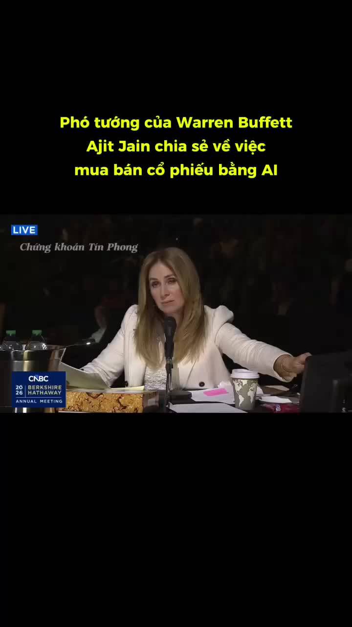 Phó tướng của Warren Buffett - Ajit Jain chia sẻ về việc mua bán cổ phiếu bằng AI