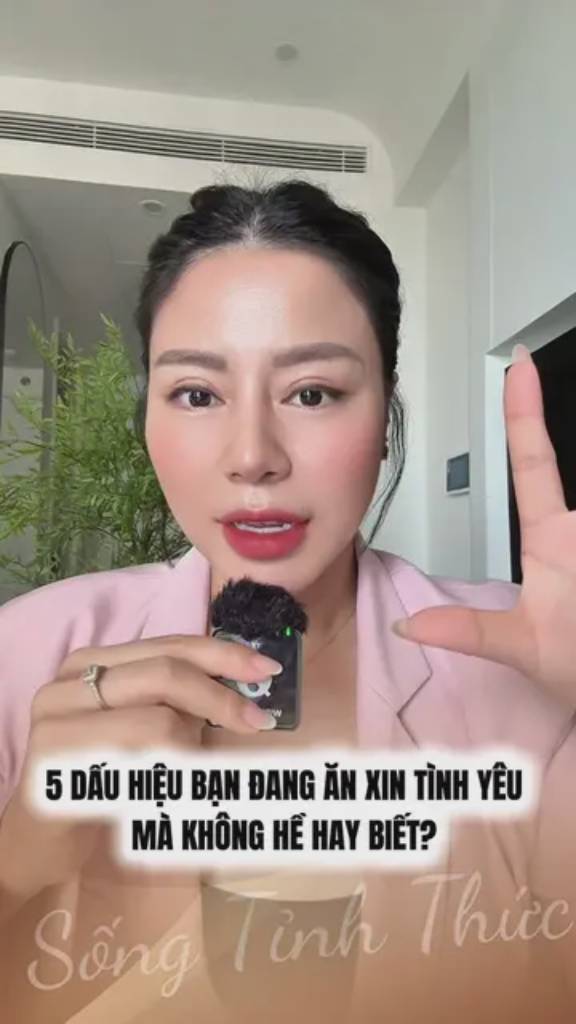 Minh Thủy - Sống tỉnh thức - 5 DẤU HIỆU BẠN ĐANG ĂN XIN TÌNH YÊU MÀ KHÔNG HỀ HAY BIẾT?  Bạn có thể tiếp tục yêu và đau… Hoặc cho mình 21 ngày để thay đổi vận mệnh tình yêu. Comment “Thay đổi” – mình sẽ gửi cho bạn hành trình 21 ngày Giải Nghiệp Tình Yêu.  