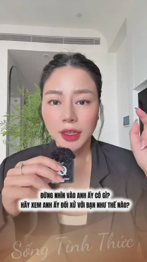 Minh Thủy - Sống tỉnh thức - Người đàn ông có giá trị không có nghĩa là ở cạnh họ bạn cũng cảm thấy có giá trị? 