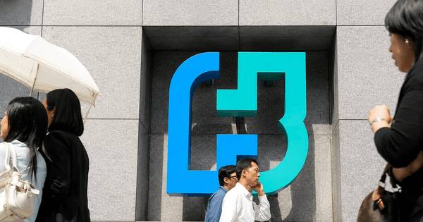 Từng là "cỗ máy bơm tiền" vào bluechip Việt, quỹ Fubon nay bán ròng kỷ lục