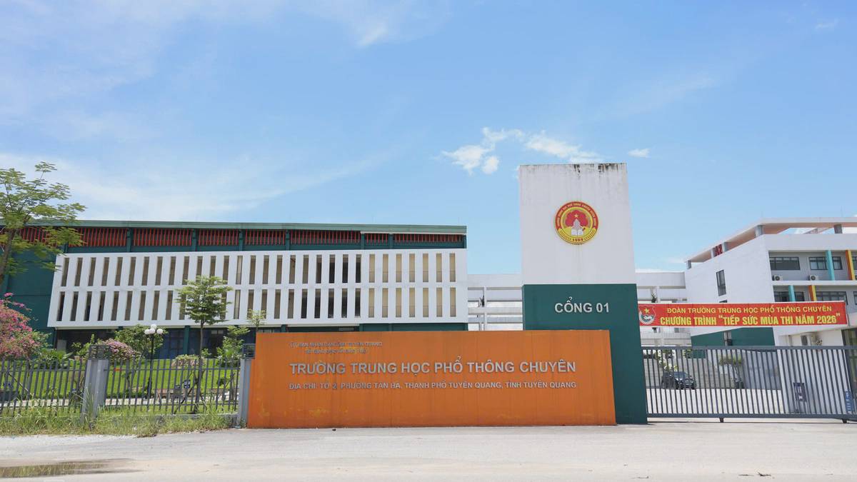 Bộ Giáo dục chưa chốt cho học sinh chuyên Tuyên Quang thi lại Toán