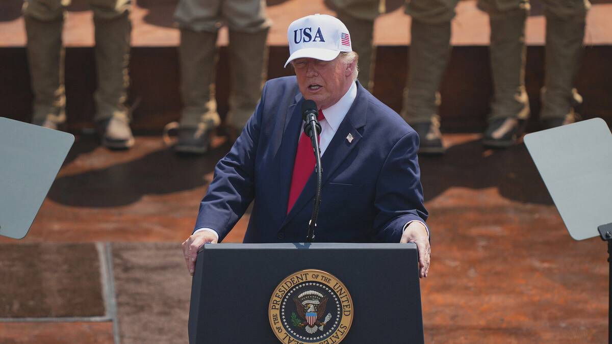 Ông Trump ra lệnh 'đáp trả chưa từng thấy' nếu bị Iran ám sát