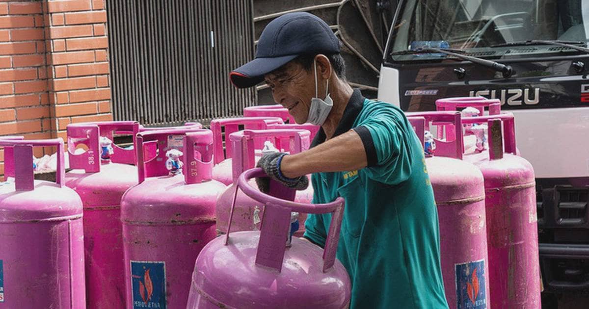 Cùng một bình gas 12kg, vì sao có nơi bán rẻ hơn tới 145.000 đồng?