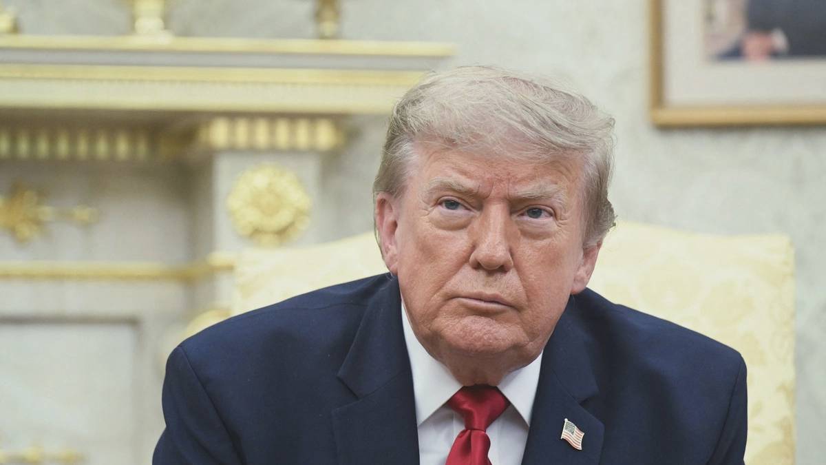 24 giờ ông Trump đổi ý về thu phí qua Hormuz