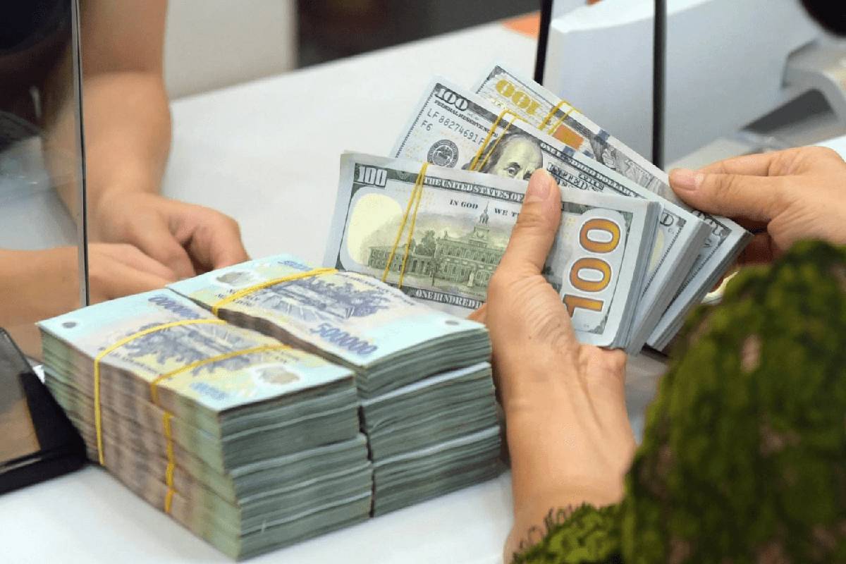 USD ngân hàng bất ngờ “hạ nhiệt” dù tỷ giá trung tâm tăng