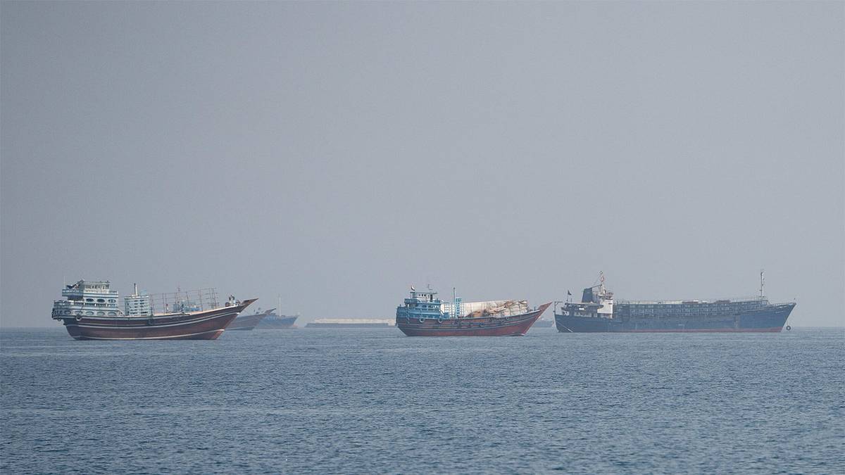 Iran, Oman thảo luận về hành lang tạm thời qua eo biển Hormuz