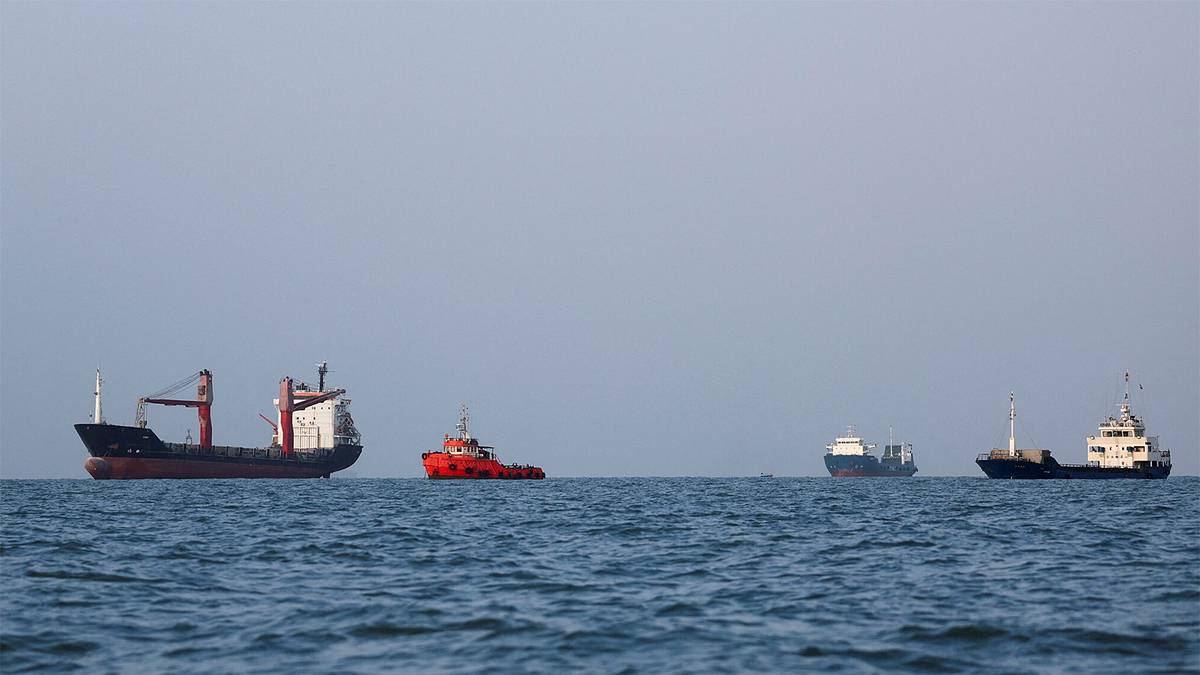 Iran tuyên bố lập vùng cấm gần eo biển Hormuz
