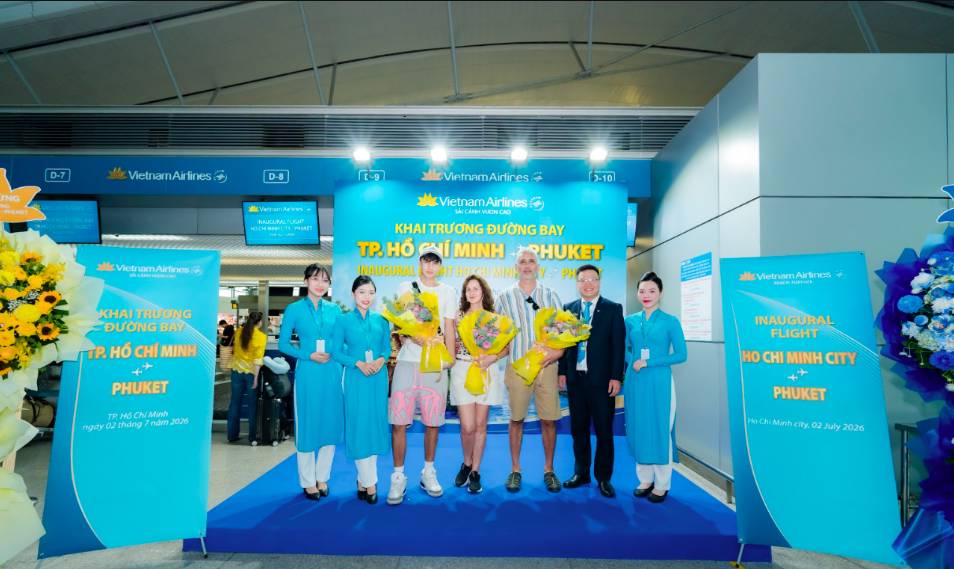 Vietnam Airlines chính thức khai trương đường bay TP.HCM - Phuket 