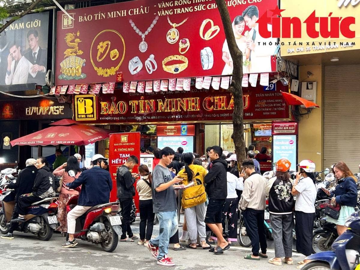 Giá vàng thế giới bứt phá hơn 2% khi báo cáo việc làm Mỹ suy yếu làm giảm áp lực tăng lãi suất. Thị  ...