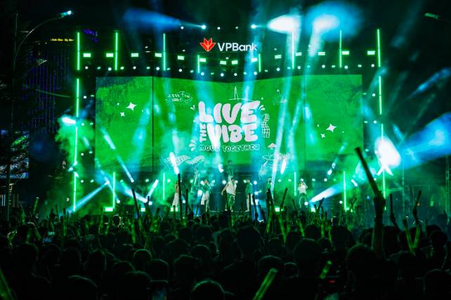 Đêm nhạc “VPBank Live the Vibe - Move Together” khuấy động Cần Thơ với hàng nghìn khán giả trẻ