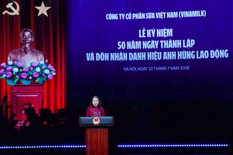 Vinamilk kỷ niệm cộc mốc “ 50 năm phụng sự khát vọng Việt” Vinh dự đón nhận danh hiệu anh hung lao động  ...