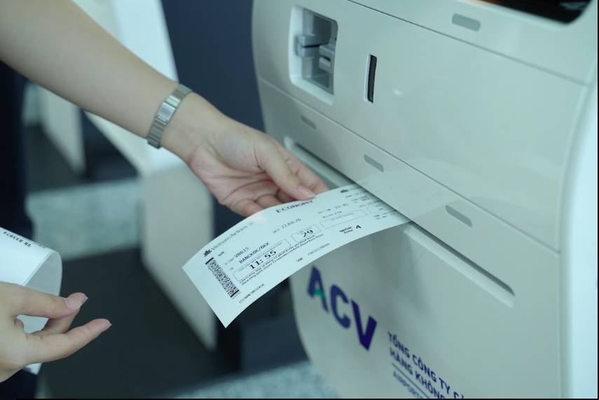 Vietnam Airlines thử nghiệm hệ thống làm thủ tục và gửi hành lý tự động cho chuyến bay quốc tế...