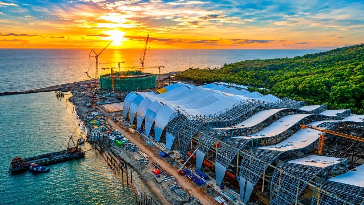 Diện mạo mới nhất của Trung tâm Hội nghị APEC lớn nhất thế giới đang được thi công thần tốc tại Phú Quốc