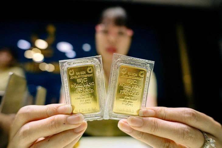 Vàng tiến sát đỉnh 7 tuần nhờ đà tăng kỹ thuật và lực cầu từ Trung Quốc