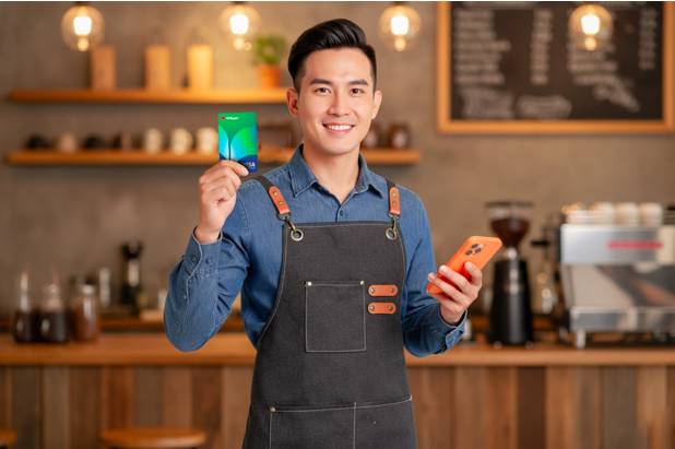 Thanh toán chạm: từ xu hướng tiêu dùng đến công cụ mới của hộ kinh doanh