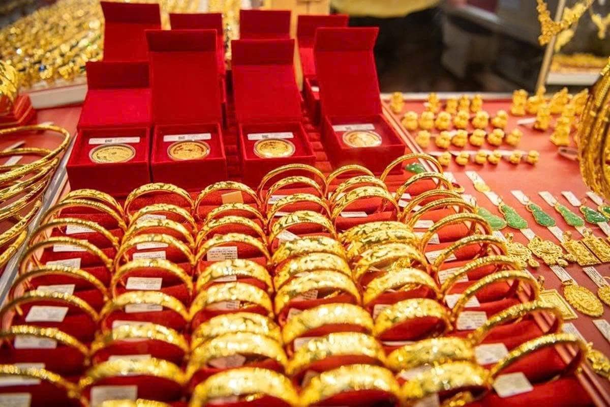 Giá vàng neo cao sát đỉnh 3 tháng nhờ đà suy yếu của usd và kế hoạch mua lại trái phiếu mỹ