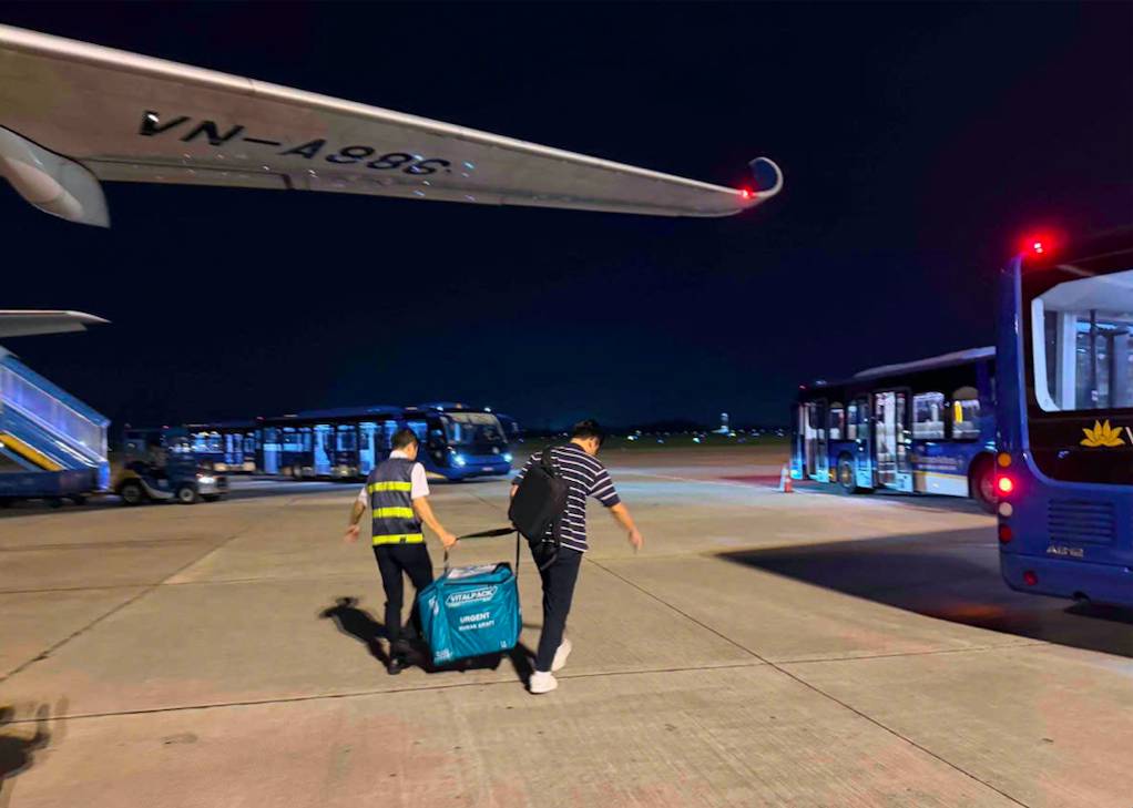 Hai lần thay đổi kế hoạch chuyến bay để vận chuyển mô, tạng hiến