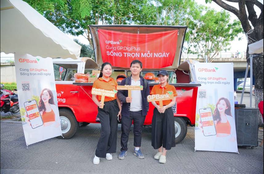 Khi ngân hàng chủ động xuống phố, tài chính số đến gần hơn với người dân