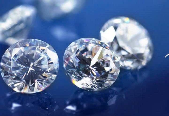 PNJ: lợi nhuận sau kiểm toán giảm 38% do dự phòng thu đổi kim cương, cổ đông nội bộ bán ra để thu xếp khoản vay cho công ty