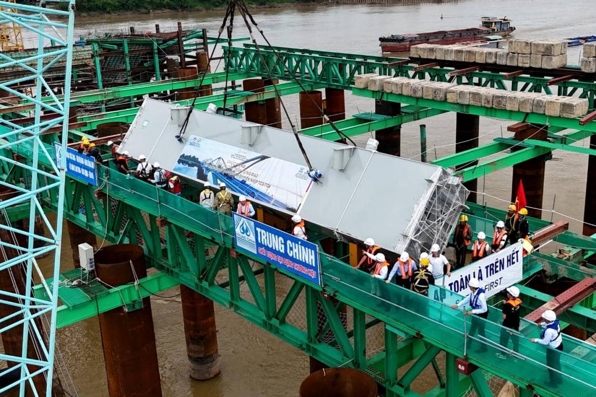Cầu Trần Hưng Đạo: Biểu tượng “vô cực” trên sông Hồng và thách thức kỹ thuật từ bản vẽ ra thực địa