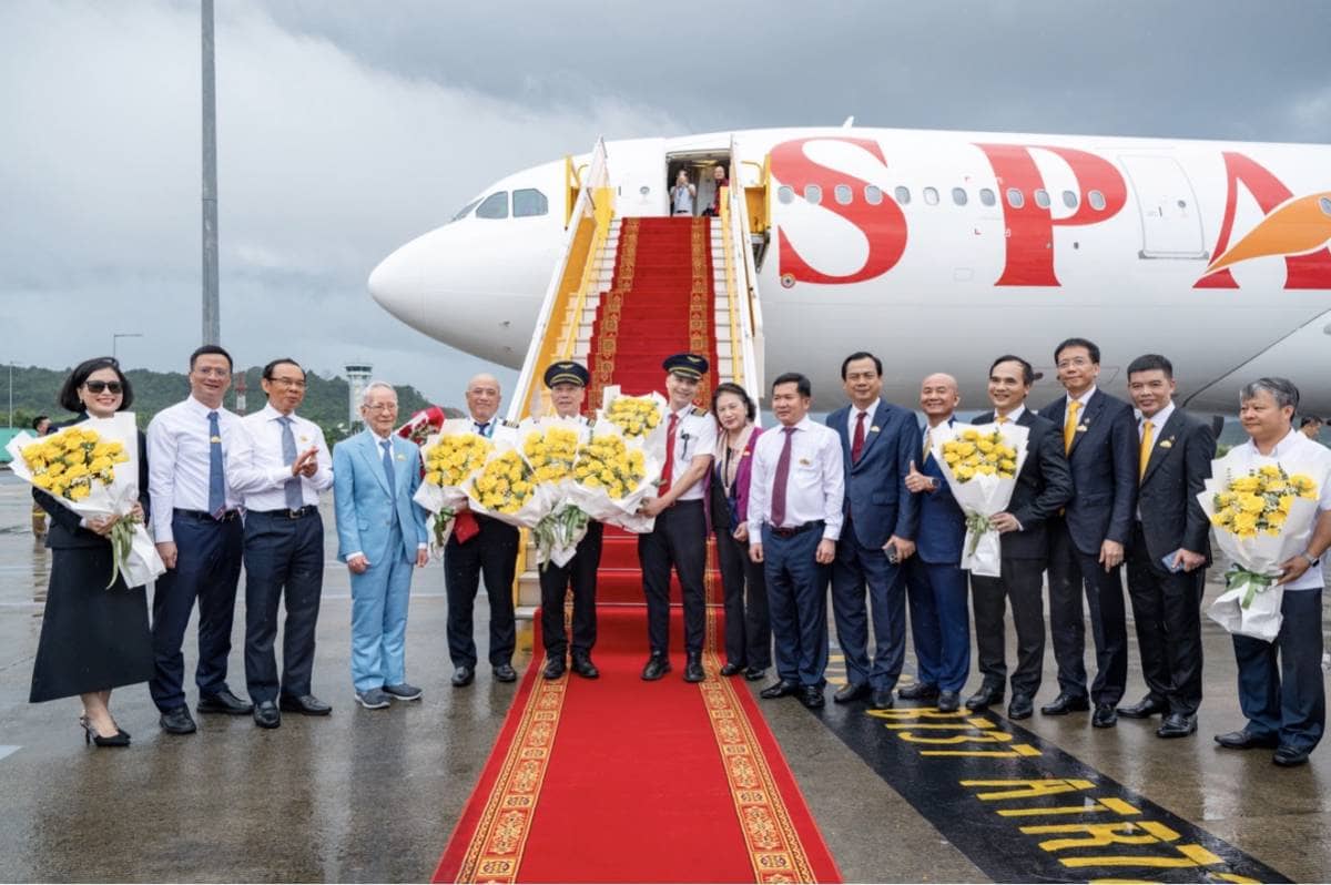 Cận cảnh tày thân rộng A330 đầu tiên của Sun PhuQuoc Airways vừa đáp sân bay Phú Quốc