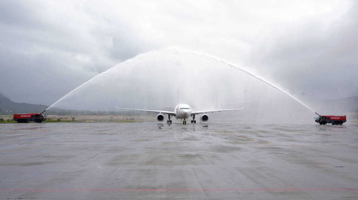 Cận cảnh tày thân rộng A330 đầu tiên của Sun PhuQuoc Airways vừa đáp sân bay Phú Quốc