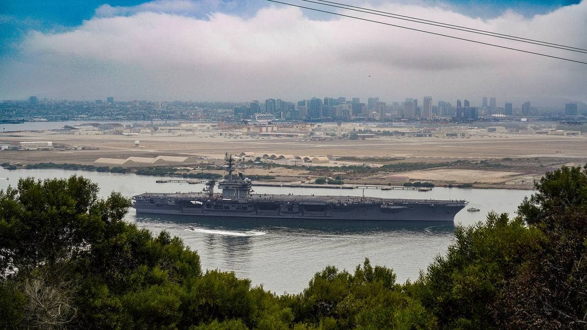 Mỹ 'điều thêm tàu sân bay, hàng nghìn binh sĩ' đến gần Iran