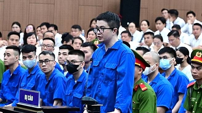 Bố mẹ Mr Pips khai 'tiền mặt quá cồng kềnh', mua 314 cây vàng giấu cho gọn