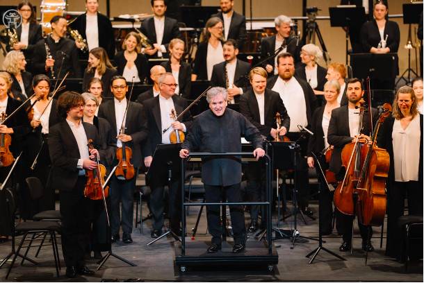 "Chạm Thanh Thu” cùng hơn 100 nghệ sĩ giao hưởng London Symphony Orchestra 