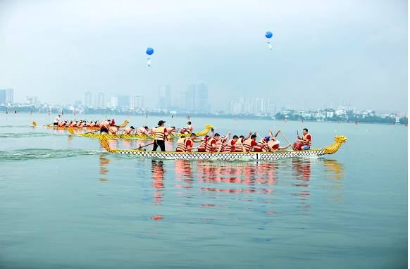 Mãn nhãn những màn tranh tài giải đua thuyền rồng, ván SUP trên Hồ Tây 