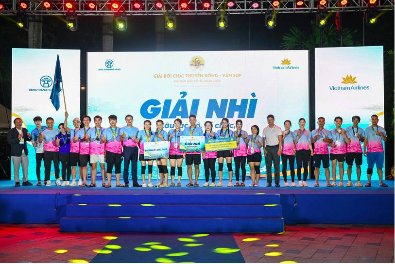Mãn nhãn những màn tranh tài giải đua thuyền rồng, ván SUP trên Hồ Tây 