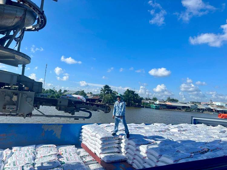 📢 Bộ Tài chính đề xuất đưa thuế xuất khẩu urê về 0%: DCM và DPM hưởng lợi bao nhiêu?.  ...