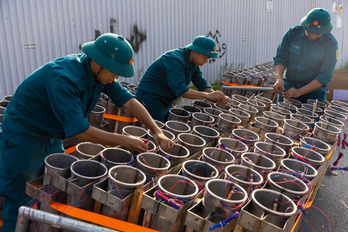 Cận cảnh các trận địa pháo hoa hoành tráng do Sun Group tài trợ mừng 72 năm Ngày Giải phóng thủ đô